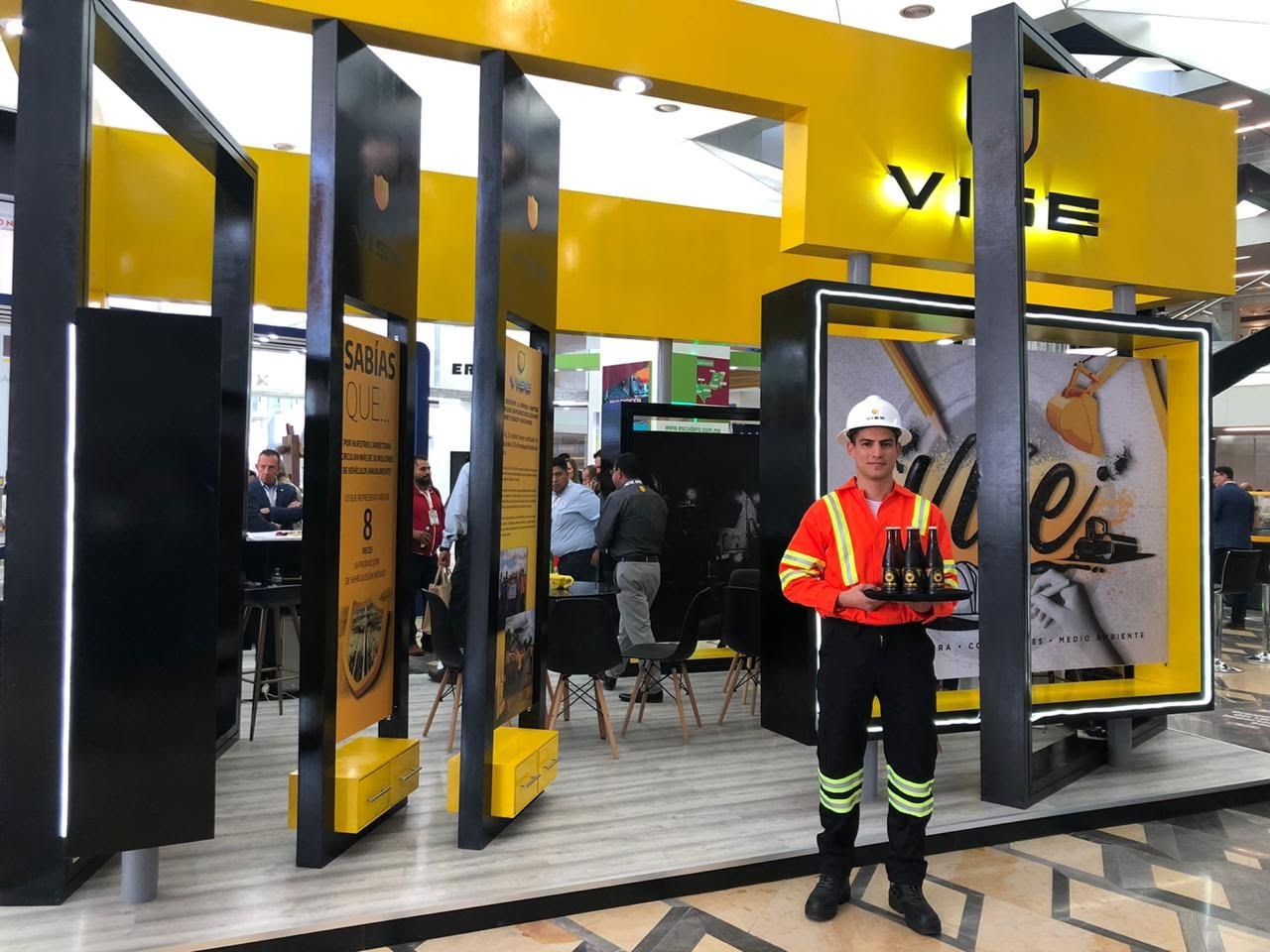 Stand y módulo de exhibición — vista 3